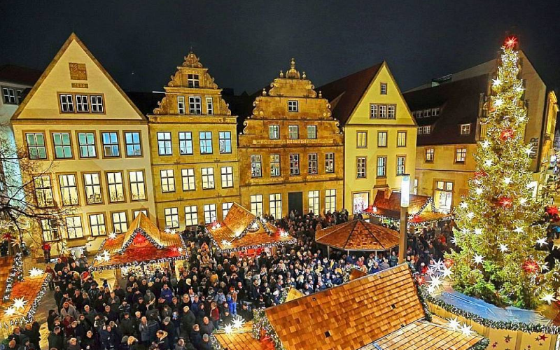 Cover image: Christmas Market